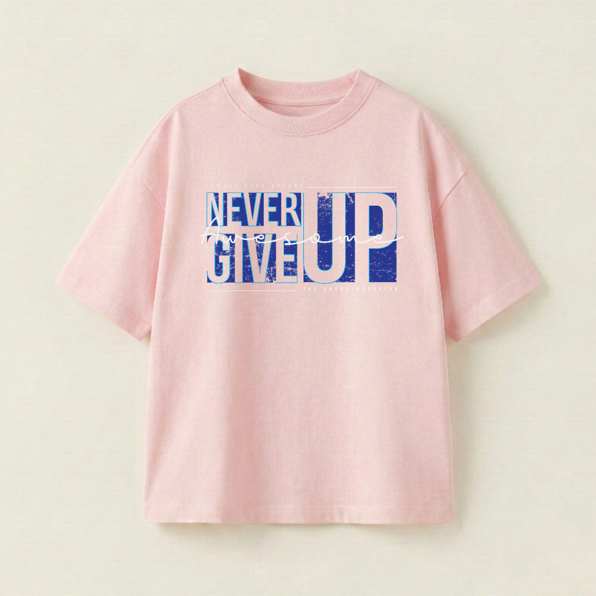 NEVER GIVE UP - Oversize 250 GSM on the front (2AVXL7) - Strawberry Pink - S